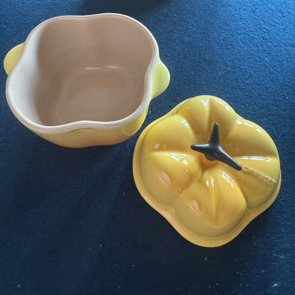 Le Creuset petite  bell pepper Casserole-in citrus!
Collectible vegetable series